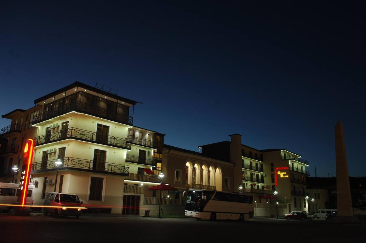 Hotel Grand Palace 아할치헤 외부 사진